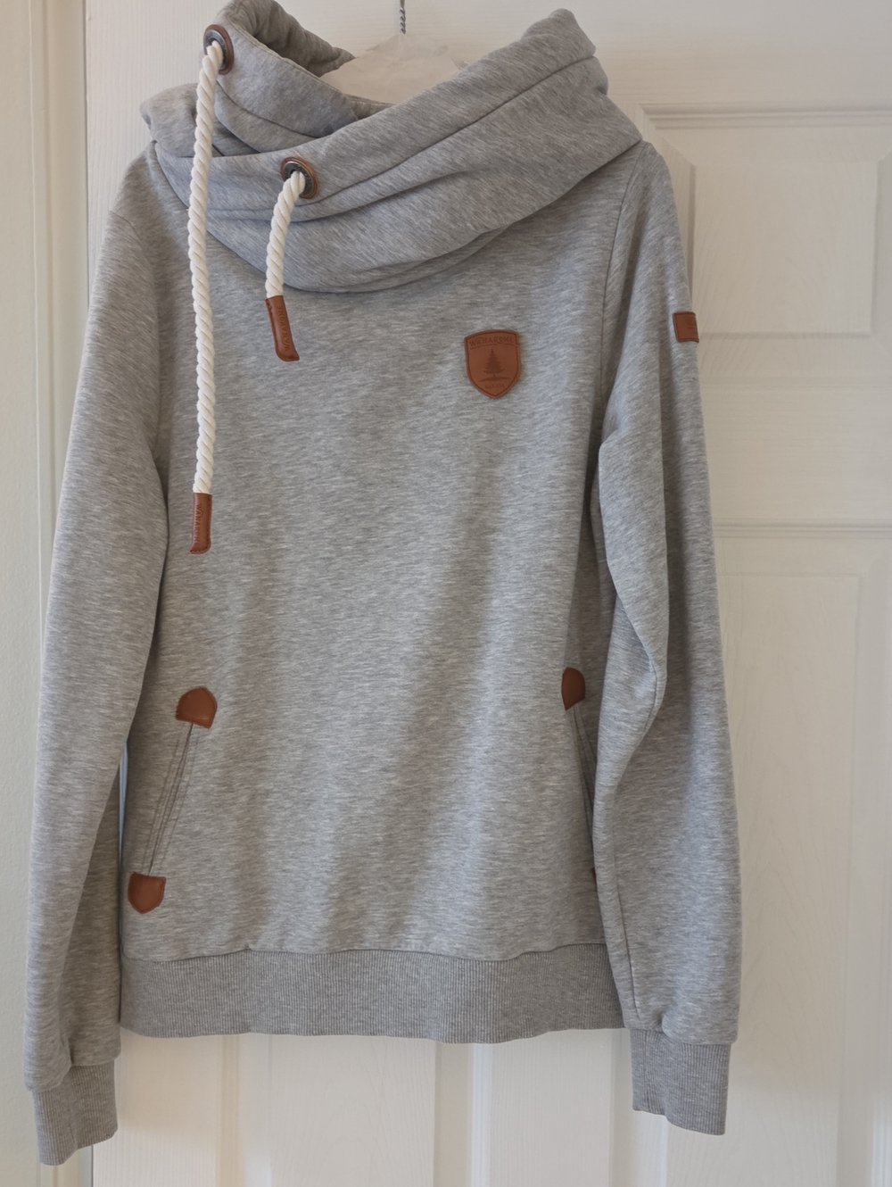 Wanakome Light Gray Pullover Sweater with Brown Accents